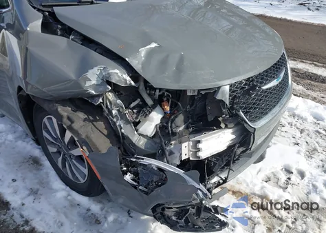 2021 Chrysler Pacifica Hybrid Touring L z USA, uszkodzony, nr VIN 2C4RC1L7XMR603286